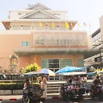Hotel Rouge Service Apartments, Soi Buakhao 3*