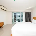 โรงแรม Fourium And Serviced