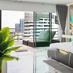 อพาร์ทเม้น View Talay 7 - Luxury Beachfront & Panoramic Sea View *
