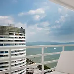 อพาร์ทเม้น View Talay 7 - Luxury Beachfront & Panoramic Sea View Pattaya