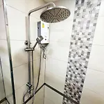 อพาร์ทเม้น Modern 2br Rooftop Swimming Pool Pratumnak *