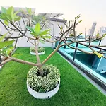 อพาร์ทเม้น Cozy 2br Rooftop Swimming Pool Pratumnak *