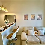 Unixx Sea View Apartment *