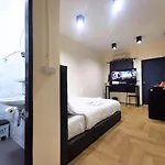 Hotel The One