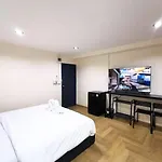 Hotel The One 2*