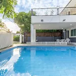 Luxury 5 Bedrooms Pool Villa With Terrace