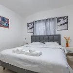 Luxury 5 Bedrooms Pool With Terrace Pattaya