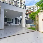 Luxury 5 Bedrooms Pool With Terrace Villa