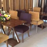 Honey Lodge *