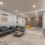 Luxury 6b Lagoon With Swimming Pool