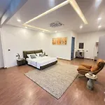 วิลล่า Amarin - Huge 7 Bedroom Private Pool House In Next To Walking Street Pattaya