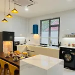 Amarin - Huge 7 Bedroom Private Pool House In Next To Walking Street วิลล่า
