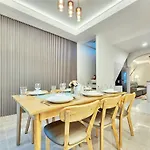 วันหยุดที่บ้าน Rukkhun Pattaya-central Near Walking Street &