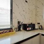 Villa Chantara - Pattaya Central Private Pool & Luxury House 7Br
