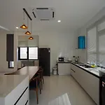 วิลล่า Amarin - Huge 7 Bedroom Private Pool House In Next To Walking Street Pattaya