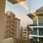 Wongamart Beach Access - Family Apartment