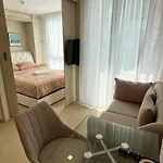芭提雅市中心泳池景观房 *