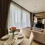 2 Bed Luxury - Front อพาร์ทเม้น