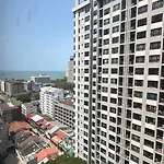 อพาร์ทเม้น The Base High Floor And Seaview