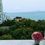 The Palm Wongamat Front Sea View อพาร์ทเม้น