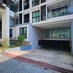 Pool View Studio Pet Friendly Siam Oriantal Tropical Pattaya Thailand