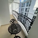 Beautiful 1 Bedroom With Big Balcony And Lagoon Pool *