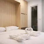 อพาร์ทเม้น Garden Lagoon Pool With Balcony *