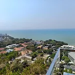 อพาร์ทเม้น Ocean View In Andromeda Seaview Pattaya