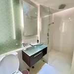 อพาร์ทเม้น 2 Bed Seaview -best Of Location A Gem