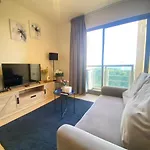 อพาร์ทเม้น High Floor 2br Sea View Prime Location *