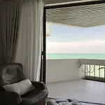 Beachfront 3br With Ocean-view Balcony *