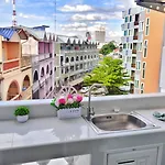 5分钟到海边 市中心 全新房 全新泳池 自助锁 网络电视 阳台 私人洗衣机 可两房联订 อพาร์ทเม้น *