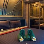 โรงแรม The Globe Hotel, Bar & Restaurant Pattaya