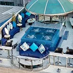 The Globe Hotel, Bar & Restaurant โรงแรม Pattaya