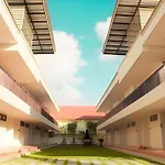 Yellow Moon Hotel