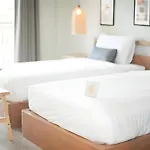 Yellow Moon Hotel