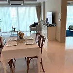 View Talay 7 Seaview Apartments