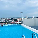 Dday Luxury By D-eco Wellness Centre โรงแรม 4*