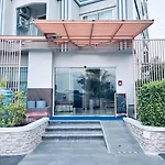 Dday Luxury By D-eco Wellness Centre โรงแรม