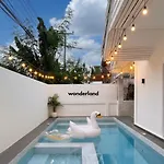 Wonderland Moonstone 4 Bedroom Luxury Pool วิลล่า Pattaya