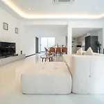 Wonderland Moonstone 4 Bedroom Luxury Pool