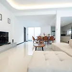 Wonderland Moonstone 4 Bedroom Luxury Pool วิลล่า Pattaya