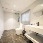 Wonderland Moonstone 4 Bedroom Luxury Pool วิลล่า