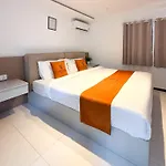 Wonderland Moonstone 4 Bedroom Luxury Pool วิลล่า Pattaya