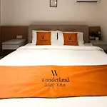 Wonderland Moonstone 4 Bedroom Luxury Pool *