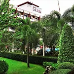 Lek Villa