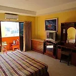Guest house Robin's Nest & Restaurant Pattaya