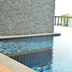 อพาร์ทเม้น Everyday Beachfront Stylish Luxury Jomtien