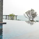 อพาร์ทเม้น Everyday Beachfront Stylish Luxury Jomtien *
