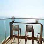อพาร์ทเม้น Everyday Beachfront Stylish Luxury Jomtien *